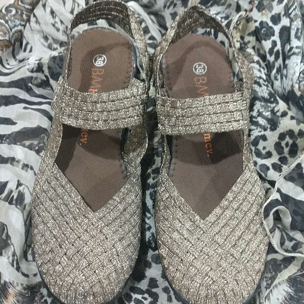 Brand New w/o tag Bernie Mev Weave wedges.